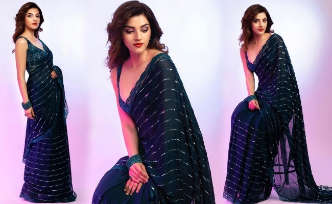 Pics: Beautiful Lady Loots Hearts In Saree