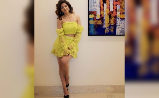 Pic: Mehreen Grabs Eyeballs in a Mini Skirt!