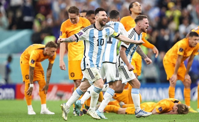 Martinez heroics take Argentina into semis