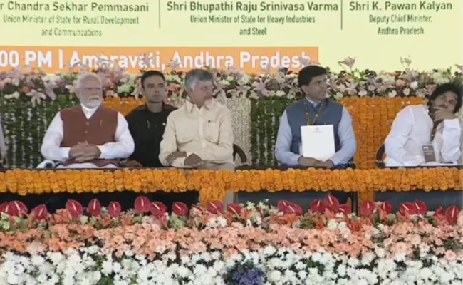Learnt a lot from Naidu's technology initiatives as Gujarat CM, says PM Modi