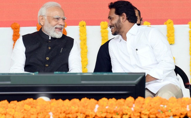 Modi hails Vizag: Endorsing executive capital?