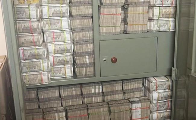 Cash bundles tumble out of Hetero lockers!
