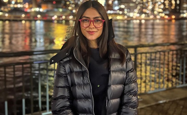 Mrunal Thakur Vacationing in NY After Shoot