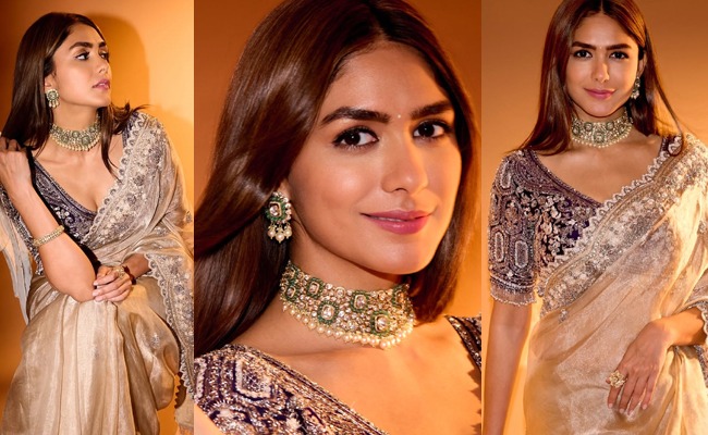 HOT: Happening Actress Mesmerizes In Cream Saree