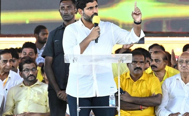 Chandrababu a 'visionary', Jagan a 'prisoner': Lokesh