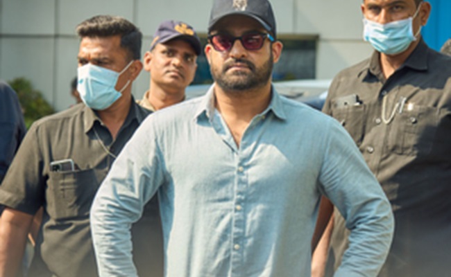 NTR reaches Mumbai to shoot for 'War 2'