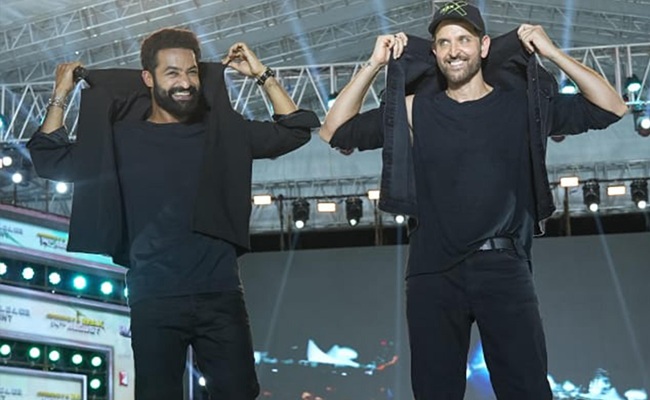 War 2: Hrithik Roshan lauds War 2 co-star NTR