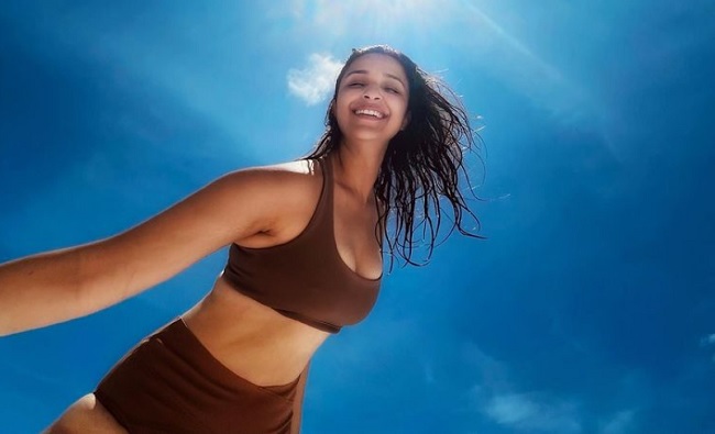 Pic: Parineeti Chopra Says Hello From Maldives