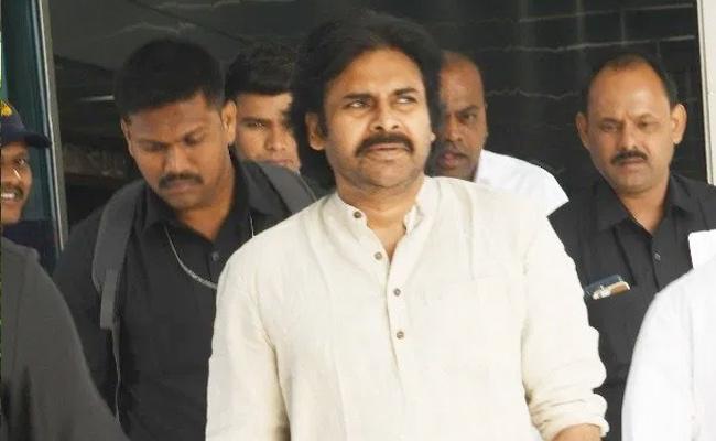 Pawan Kalyan Getting Feedback On 'Mahanadu'