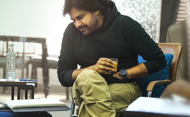 Buzz: Pawan Kalyan's Earning Rs 4 Cr Per Day?