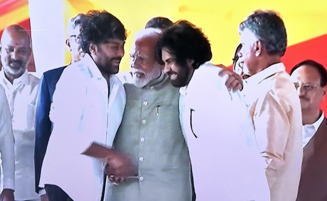Modi plays to the gallery at swearing-in ceremony!