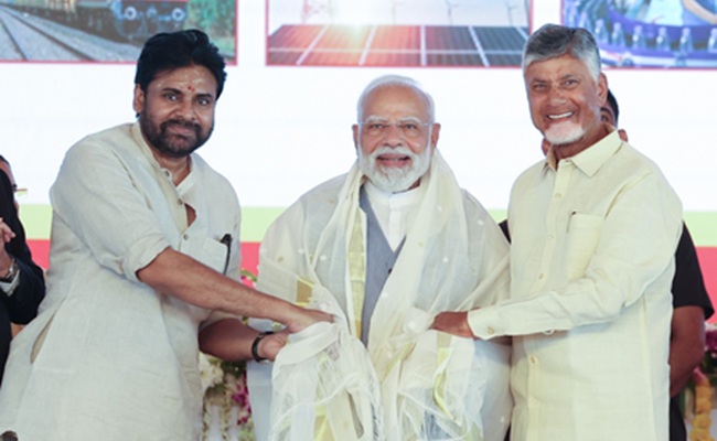 PM Modi lauds Chandrababu for speaking in Hindi