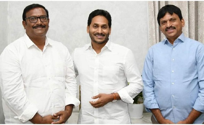 Jagan given task to admit Ponguleti in T'gana BJP?