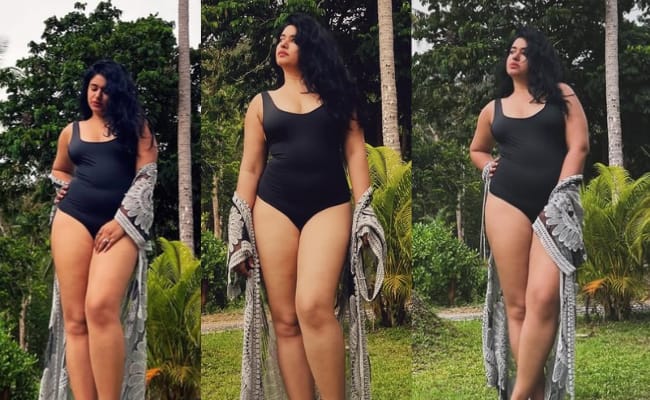 HOT: Poonam Sizzles In Black Monokini