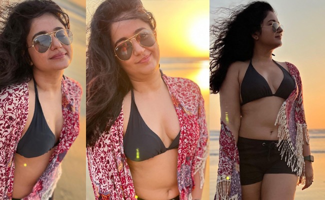 Pics: Lady's Treat In Black Two Piece