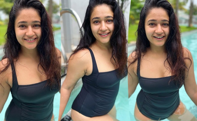 Pics: Bubbly Lady In Single Piece Swimsuit