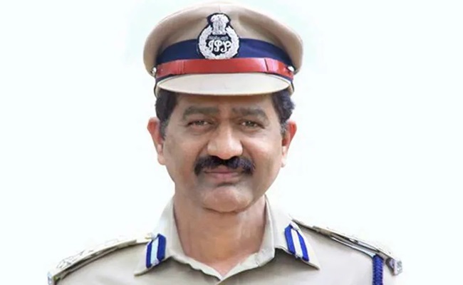 Telangana phone tapping case: KCR safe!