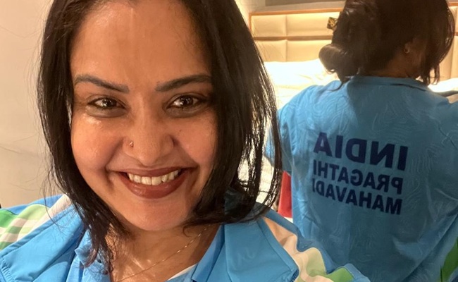 Actress Pragathi Silver Screen to Powerlifting