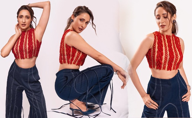 HOT: Tall Lady With Trousers And Top