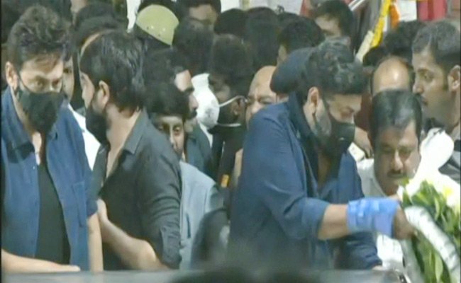 Chiru, Venkatesh pay homage, shed tears for Puneeth