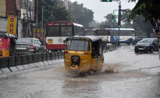 Heavy rains lash Hyderabad, other parts of T'gana