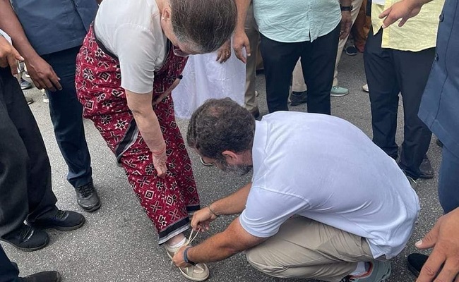 Viral Pic: Son Knotting Mother's Shoelace