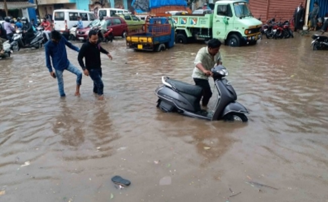 Heavy rain lashes T'gana, red alert for entire state