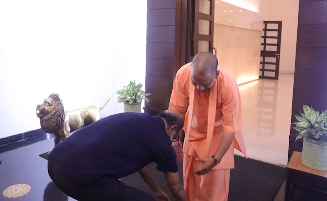 Rajini Touches Yogi's Feet At His Home In Lucknow