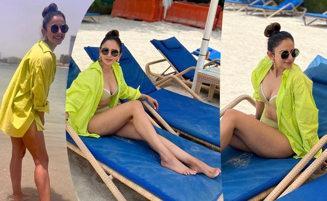 Pics: Thunder Thigh Show In Bikini