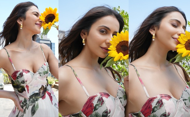 HOT: Bold Elegance with Floral Grace