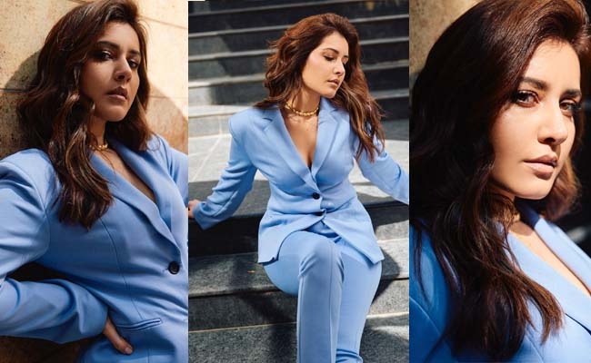Pics: Miss Khanna's Wow Look In Light Blue
