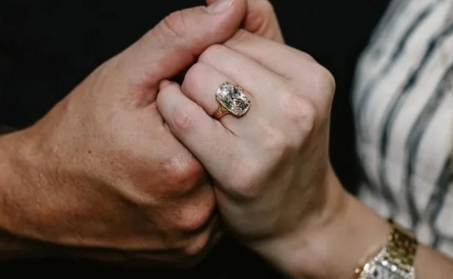 Taylor Swift's Rs 4.8 Cr Engagement Ring From Telugu land