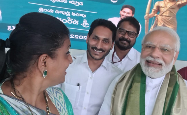 Roja's overaction at PM function irks Jagan