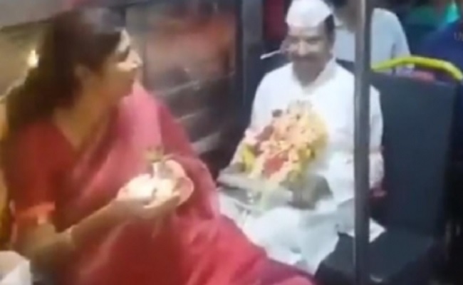 Sajjanar travels in bus with idol for immersion