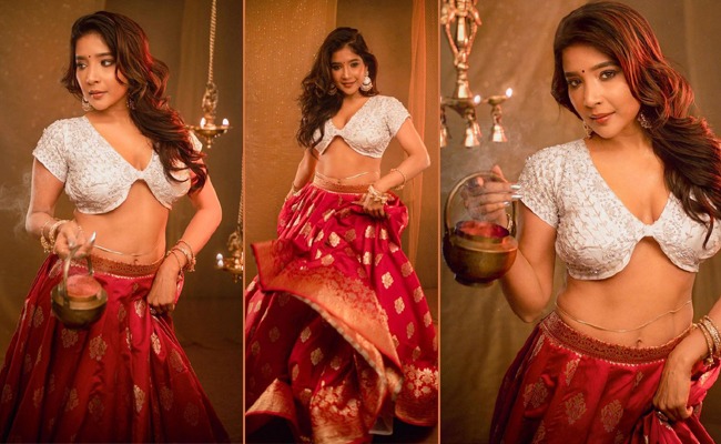 Pics: Navel Show With White And Red