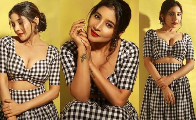 Pics: Beauty Poses In Chessboard Dress