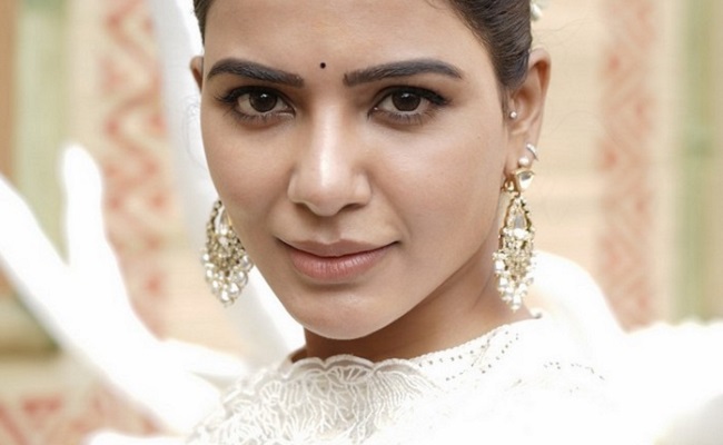 Samantha Confusing Fans Deliberately!