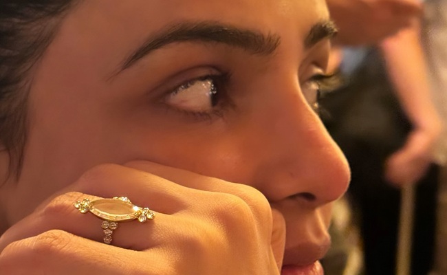 Samantha's Ring Photo Sparks Engagement Buzz