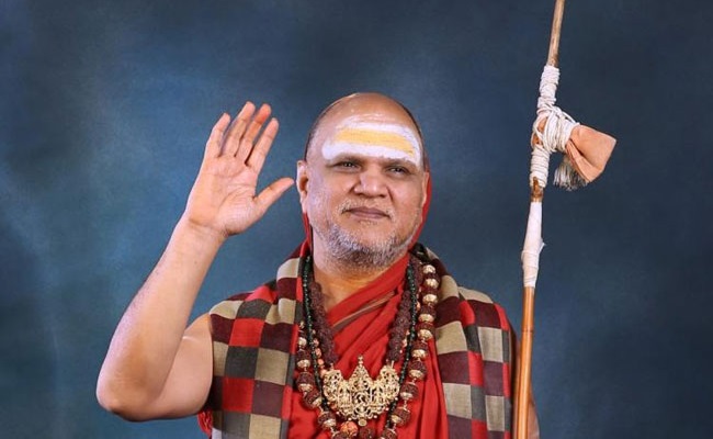 Sarada Peetham seer takes U-turn, praises Naidu!
