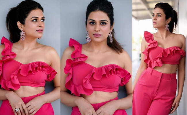 Pics: Miss Das Blasts In Pink