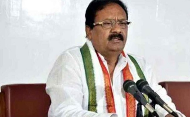 KCR is no less guilty than Modi in targeting oppn