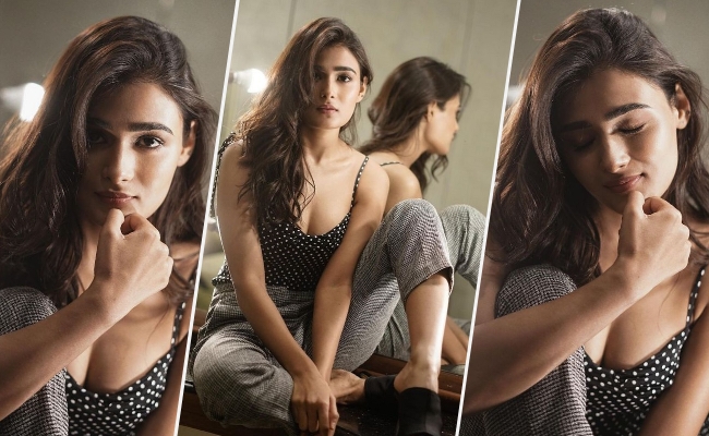 Pics: Ultra Modern Chic Look Of Bubbly Girl