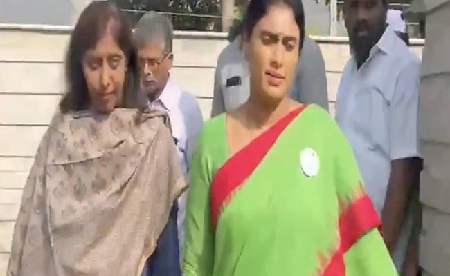 Sunitha meets Sharmila: What's cooking?