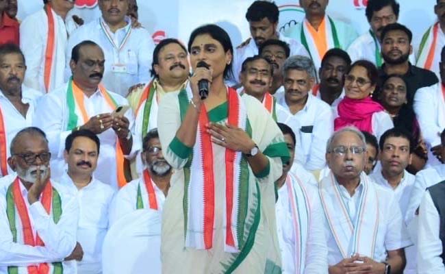 Jagananna to Jagan Reddy: What's Sharmila up to?
