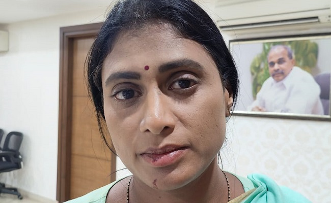 Sharmila manhandled by cops during arrest?