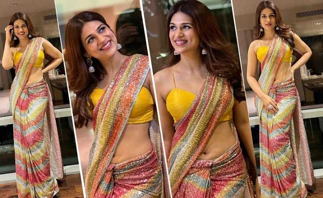 Pics: Another Navel Blast By Saree Queen