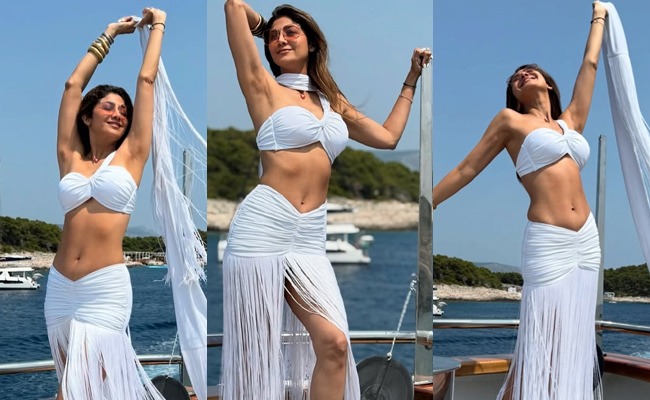 HOT: Shilpa Shetty-Timeless Beauty at 50