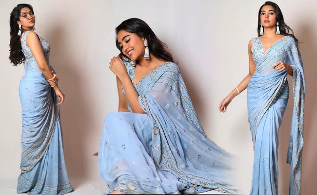 Pics Hero S Daughter In Blue Saree