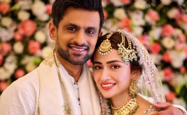 Shoaib Malik ties knot with Pakistan actor Sana