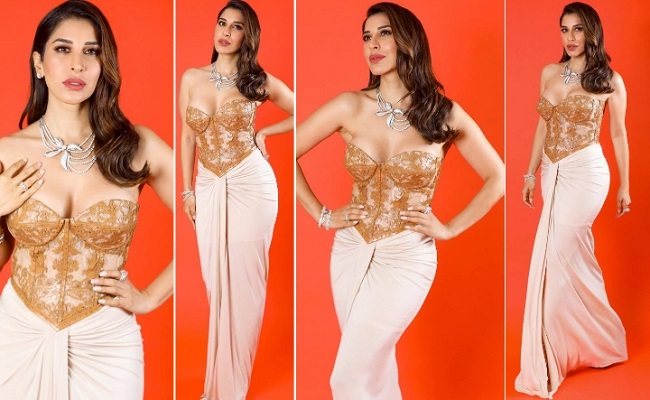 Pics: Sensuous Curves At 40